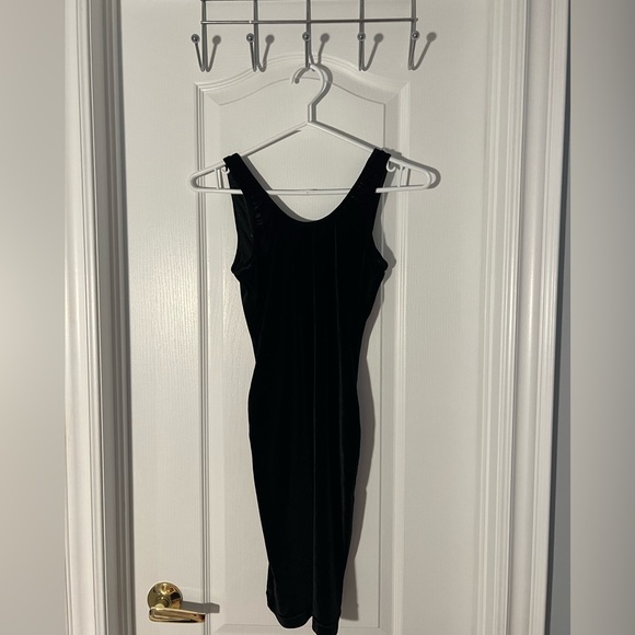 Open Back Velvet Bodycon Dress - Picture 3 of 4